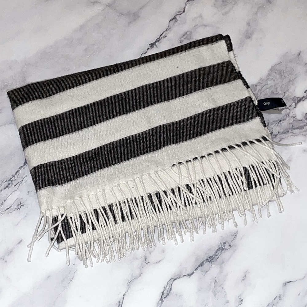 GAP striped scarf with fringed ends - off white & charcoal gray